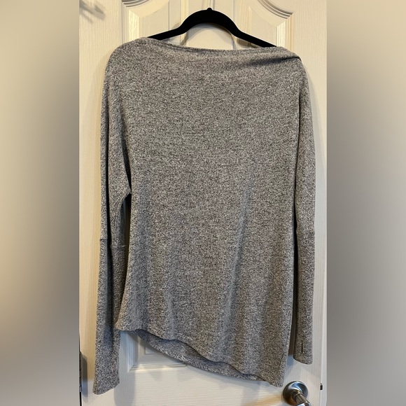 Stella & Dot grey asymmetrical sweater size large - Picture 4 of 4